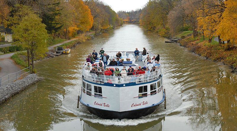 Colonial Belle, based in Pittsford, navigating part of the Erie Canal.